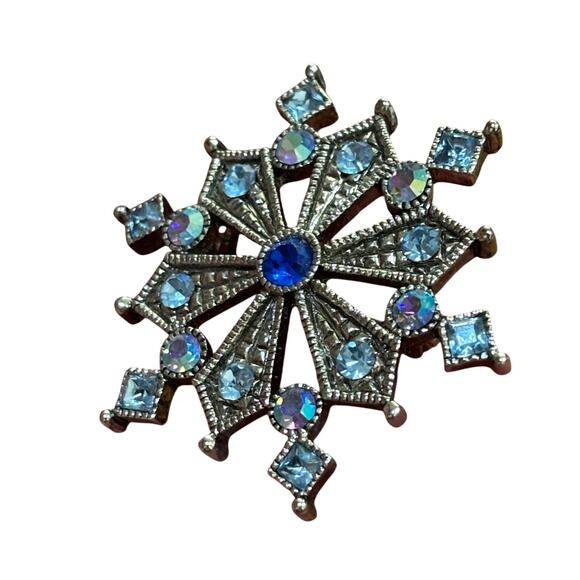 Vintage Y2K silver snowflake brooch blue rhinestones ornate pin no hallmarks - Picture 5 of 5